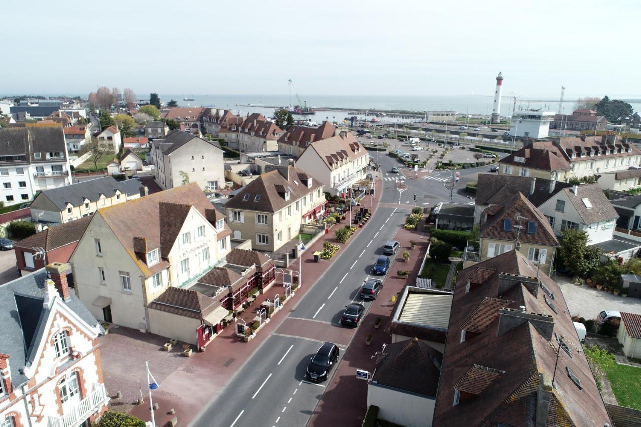 Hotel-Restaurant Le Normandie Luc-sur-Mer Exterior foto